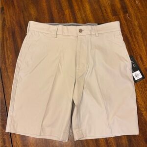 Walter Hagen Men's Tan Flat Front Shorts